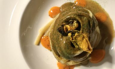La nuova carta di Edoardo Traverso è disponibile da oggi a Identità Golose Milano: da non perdere la Linguina, crema di cozze, prezzemolo, emulsione di pomodoro

