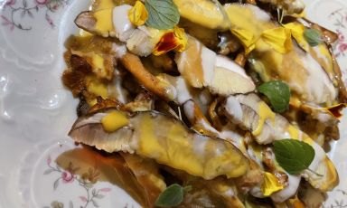 Funghi, salsa di mandorla, miso, emulsione di tuorlo d'uovo
