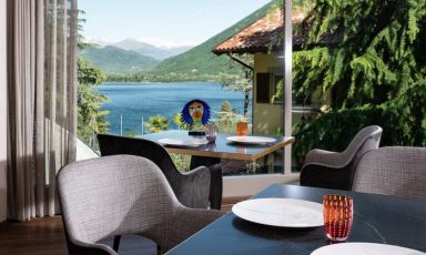 La splendida vista sul Lago di Lugano dalla terrazza di La Musa Restaurant & Rooftop Terrace, l'insegna situata all'interno di ARIA Retreat & SPA a Cima di Porlezza in provincia di Como. L'albergo cinque stelle lusso è parte di The Leading Hotels of the World
