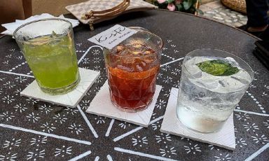 Tre dei cocktail "100% Sicilia" che rappresentano la nuova proposta di miscelazione voluta dallo chef Pietro D'Agostino nel suo locale più easy, il Kistè di Taormina. La foto è di Valeria Zingale
