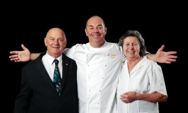 La famiglia Migliari, fondatori della storica La Chiocciola Trattoria e Locanda a Runco, Ferrara, custodi di tre generazioni di tradizione gastronomica
