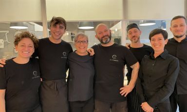 La grandissima squadra de La Ciambella bar à vin, il luogo di Francesca Ciucci e Mirka Guberti
