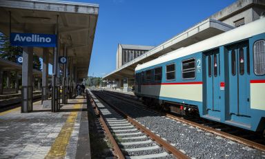 L'Irpinia Express in partenza dalla stazione di Avellino
