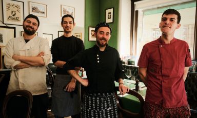 La brigata di cucina del ristorante Scannabue a Torino guidata da Paolo Fantini. Le foto sono di Mauro Bellucci
