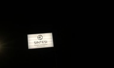 L'insegna di Sintesi, nuova stella Michelin in viale dei Castani ad Ariccia in provincia di Roma. Foto a cura di Marialuisa Iannuzzi
