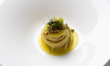 Linguina trafilata in casa, bottarga di tonno e agrumi è il Piatto della bella stagione di Giuseppe Causarano, chef del ristorante Votavota a Marina di Ragusa. Foto a cura di Melissa Carnemolla
