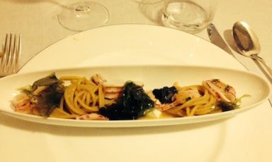Sesame spaghetti with tuma cheese, sea lettuce, mauro seaweed, lapsang souchong at Ciccio Sultano&rsquo;s Duomo, 2 Michelin stars restaurant in Ragusa Ibla, tel. +39.0932.651265