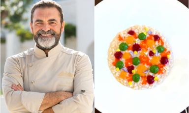 Lo chef Massimo Santoro del ristorante Le Carrube nella campagna di Ostuni, all'interno dell'omonima masseria vocata anche all'ospitalità, fa parte del gruppo della famiglia Melpignano che comprende Borgo Egnazia e Masseria San Domenico. Sulla destra, uno dei piatti che si possono gustare, la cucina è vegetariana, e deliziosa: Risotto al caciofiore,creme vegetali e fiori aromatici
