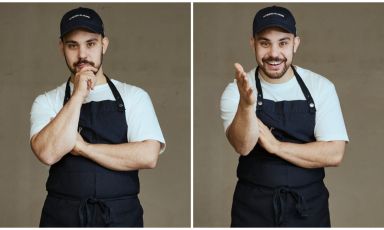 Jacopo Ticchi, che nella seconda foto di questo doppio scatto di Filippo Zaghini cita il gesto sorridente e giocoso con cui apre tutti i video sui suoi social
