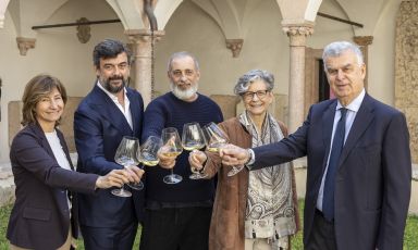 Brindisi con Hey French: la direttrice del museo archeologico del Teatro romano&nbsp;Francesca Morandini, l'amministratore delegato di Pasqua Vini&nbsp;Riccardo Pasqua, il direttore artistico dell'Estate teatrale&nbsp;Francesco Arcuri, l'assessora&nbsp;Marta&nbsp;Ugolini&nbsp;e&nbsp;il presidente di Pasqua Vini,&nbsp;Umberto Pasqua,
