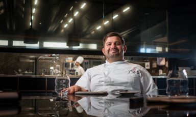 Lo chef Francesco Franzese del ristorante Rear, nuova stella Michelin a Nola, in provincia di Napoli. Sar&agrave; possibile deliziare le sue creazioni gioved&igrave; 20 gennaio a Identit&agrave; Golose Milano, per una cena speciale in collaborazione con Casa Marrazzo e i suoi prodotti d'eccellenza. Per info e prenotazioni, clicca qui
