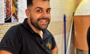 Il pizzaiolo Francesco Viceconte della pizzeria contemporanea Impasto, a San Lorenzo del Vallo (Cosenza)
