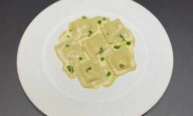 Scrigni Identità di Romagna con carciofi, crema di Parmigiano Reggiano e olio alla menta: la nuova ricetta della pasta fresca ufficiale di Identità Golose Milano
