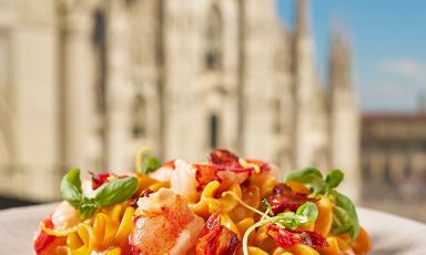 Eliche all'astice con il Duomo sullo sfondo: &egrave; una delle proposte del nuovo Ma.Re a Milano
