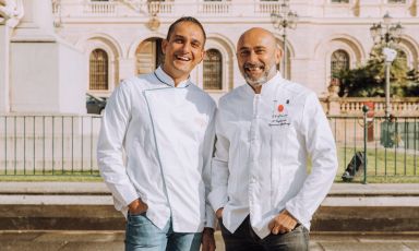 Anthony Genovese, a destra, con il suo chef Claudio Putzulu: il primo firmerà il menu, il secondo sarà il resident al nuovo ristorante Trigu di Sassari. Tutte le foto sono di Natalia Ghiani
