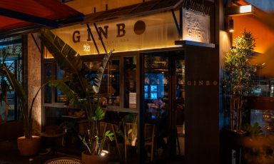 Ginbo è la prima insegna che ha dato il via all'avventura di Matias Iriarte e dei suoi soci. Oggi accoglie guest internazionali, come lo scorso gennaio che ha visto protagonisti i bartender di 3 locali milanesi – Bob Milano, Moebius e 1930 Cocktail bar. Foto a cura di Julie Couder
