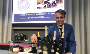Giorgio Facchinetti, flair bartender & bar specialist, presenta a Identità Golose Milano tre cocktail per introdurre l'uso di Asti e Moscato d'Asti Docg nella mixology rivelandone la grande versatilità 
