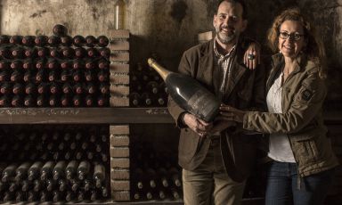 Giulio e Lucia Barzanò possono sorridere: la nuova cantina di affinamento di Mosnel è realtà
