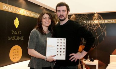 Elisabetta Serraiotto, responsabile marketing di Grana Padano, con Bertrand Grébaut del ristorante Septime di Parigi, simbolo del progetto Grana Padano Tailor Made Worldwide e tra "i giovani leoni" a salire sul palco dell'Auditorium nella giornata inaugurale di Identità Milano (foto Sonia Santagostino)