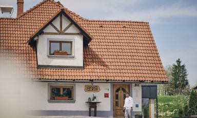 Il ristorante Grič, a Šentjošt nad Horjulom in Slovenia, una stella Michelin e una stella verde, è il cuore della creatività dello chef e patron Luka Košir
