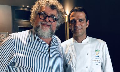 Luca Landi, chef del Lunasia a Viareggio, con il giornalista Andrea Grignaffini

