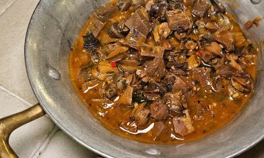 Guazzetto di cozze, municedde e polmoni, gran piatto di Diego Rossi ospite al&nbsp;Bros' di Martina Franca per una delle&nbsp;Impossible Dinners&nbsp;ideate da Floriano Pellegrino e Isabella Pot&igrave;
