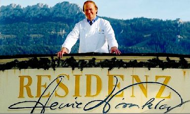 Heinz Winkler, chef sud-tirolese nato a Bressanone, da sempre all'opera in Baviera. Premiato nell'autunno 1981 dalla Michelin Germania con le tre stelle, lui allora chef al Tantris a Monaco di Baviera, divenne il primo italiano mai arrivato così in alto nella guida rossa, quattro anni prima di Gualtiero Marchesi a Milano.

