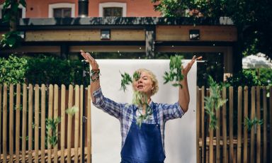 Gran periodo per la chef Ana Roš. Ha appena ottenuto le tre stelle per la sua insegna ammiraglia, l'Hiša Franko di Caporetto, in Slovenia. Ma ora annuncia anche un suo nuovo ristorante, e non solo...
