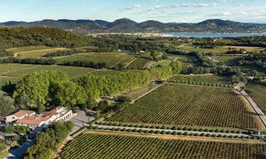Una visione aerea di Domaine Minuty, nel cuore della penisola di Saint-Tropez
