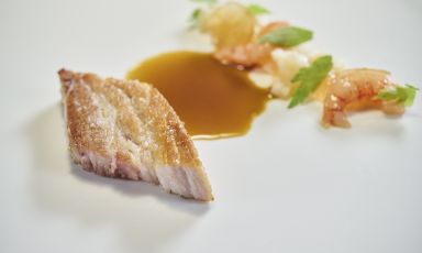 Clicca qui&nbsp;per visualizzare la videoricetta della Pancia di mora romagnola, gamberi e levistico, un piatto di Salvatore Amato.&nbsp;Fa parte di "Perfetto frutto gourmet", una raccolta di ricette che vedono protagonista la&nbsp;Pera dell&rsquo;Emilia Romagna IGP
