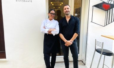 Federica Negro e Marco Tornesello, moglie e marito, lei in cucina e lui in sala. Il loro ristorante si chiama Il Contenitore e lo trovate in via Padre Serafino 14 a Parabita in provincia di Lecce

