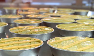 Golosissime pastiere in preparazione alla Torre del Saracino di Gennaro Esposito e Carmine Di Donna
