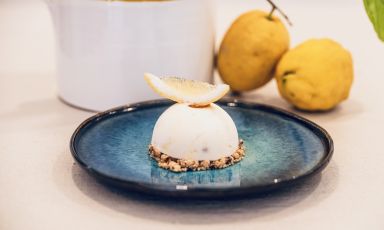 Delizia speciale al limone è il gusto dell'estate 2023 ideato da Iginio Ventura, maestro artigiano della gelateria Pina Gel a Peschici, Foggia
