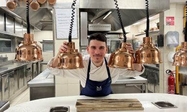 Gennaro Liguori, giovane cuoco italiano giramondo, ha trovato nella cucina del Mirazur di Mauro Colagreco il luogo di lavoro ideale
