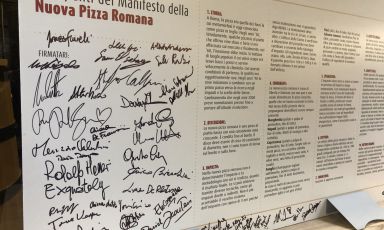 Il manifesto in 10 punti della Nuova Pizza Romana, siglato ieri all'Osteria di Birra del Borgo, in occasione del primo Pizza Romana Day
