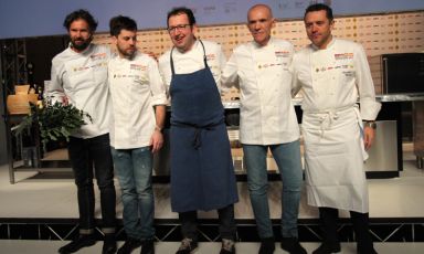 The morning in the Auditorium hall at Identità Milano on day 3 sets the lights on the great protagonists of Venetian cuisine. Left to right, Carlo Cracco (Vicenza), Lorenzo Cogo of El Coq in Marano Vicentino (Vi), Giorgio Damini of Damini e Affini (Arzignano, Vicenza), Lionello Cera of Antica Osteria Cera in Campagna Lupia (Venezia) and Giancarlo Perbellini of Casa Perbellini (Verona). Photo credits Brambilla/Serrani. Translation by Slawka G. Scarso