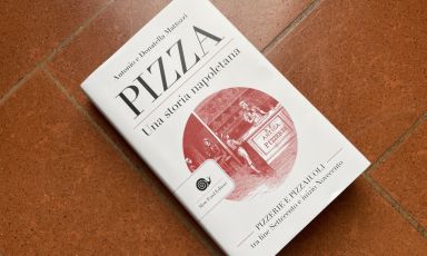 Pizza. Una storia napoletana è uscito da poco nella collana asSaggi di Slow Food Editore, 272 pagine, 16.50 euro
