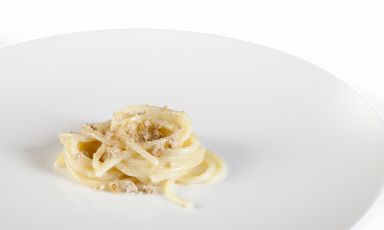Gli Spaghettoni al burro e lievito di birra, una ricetta storica dello chef del Lido 84 di Gardone Riviera, Riccardo Camanini
