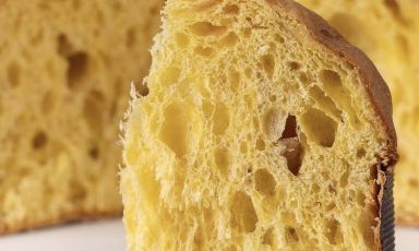 Il PanRamata della pasticceria Dolciarte di Carmen Vecchione è il panettone con la cipolla ramata di Montoro, una varietà autoctona irpina dal sapore dolce e aromatico. Fa parte della collezione di panettoni disponibili tutto l'anno (foto a cura di Massimo De Rosa)
