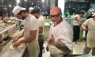 Francesco Martucci nella cucina del suo I Masanielli a Caserta
