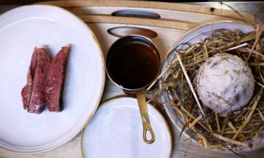 Per iniziare il 2017 nel migliore dei modi, abbiamo invitato tutti gli chef dei ristoranti inseriti nella nostra&nbsp;Guida Identit&agrave; Golose 2017&nbsp;a&nbsp;raccontarci le loro nuove creazioni, quelle su cui punteranno per i prossimi mesi.&nbsp;I due fratelli Floriano e Giovanni Pellegrino sono stati la sorpresa dell'anno proprio della nostra Guida. E si preparano a dodici mesi pieni di ricette, ingredienti, invenzioni
