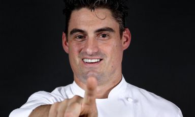 Fabio Fiorelli, valtellinese, è il pastry chef del milanese Il Luogo di Aimo e Nadia e di tutte le altre insegne che vi gravitano attorno, il BistRo Aimo e Nadia di via Bandello e la caffetteria-ristorante Vòce, parte integrante delle Gallerie d’Italia in piazza della Scala
