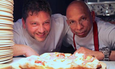 Giuseppe Maglione e Wicky Priyan. La loro collaborazione ha dato origine a una serata speciale, nel locale del primo, il Daniele Gourmet - Pizza & Cucina ad Avellino
