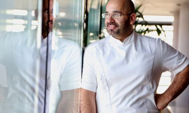 Non solo Funky Gourmet: nuovi indirizzi di cucina creativa arricchiscono il panorama gastronomico della capitale greca. Su tutti, Hytra, dello chef&nbsp;Anastasios Mantis (nella foto), reduce da esperienze formative in alcuni dei pi&ugrave; celebri indirizzi europei
