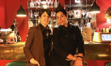 Vasiliki Pierrakea e Loudovika Markou, chef che torna nelle cucine greco-milanesi dopo due anni di esperienze in giro per il mondo - Foto: Annalisa Cavaleri
