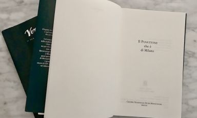 Il panettone che è di Milano, plaquette appena data alle stampe e il cui autore è il professor Angelo Stella, presidente del Centro Nazionale di Studi Manzoniani, su idea della Vergani di Milano
