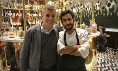 Mario Peqini, a destra, con Enrico Di Trapani, suo socio nel nuovo La Cage, ristorante-cockteleria-pasticceria di Palermo
