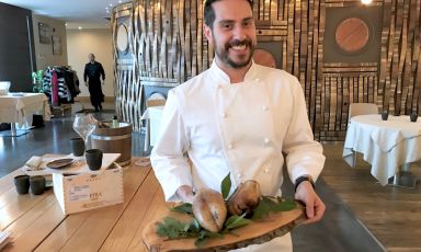Marco Acquaroli presenta la sua deliziosa anatra; da un anno il giovane di Palazzolo &egrave; chef alla Dispensa Pane e Vini di Adro (Bs)
