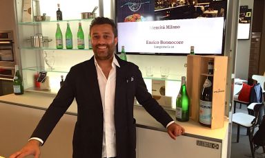 Enrico Buonocore, della Langosteria 10 (e Langosteria 10 Bistro e Langosteria Fish Bar) è stato protagonista ieri a Identità Milano, lo spazio grazie al quale Identità Expo S.Pellegrino racconta la ristorazione del capoluogo lombardo