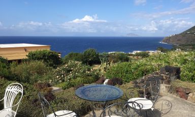 La vista di cui si gode dalla terrazza dell'hotel Signum di Malfa a Salina (Messina). E' un ottimo punto di partenza per visitare i migliori indirizzi dell'isola eoliana, accompagnati da Luca Caruso, responsabile dell'ospitalità dell'hotel e profondo conoscitore dei produttori di capperi, malvasia, granite, ristoranti, hotel...
